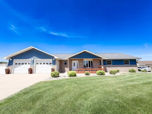 295 9th St NE, Huron, SD 57350