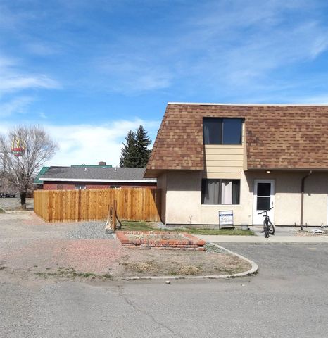1809 Mountain View Dr, Cody, WY 82414