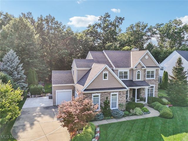 372 Harbor Ct, Avon Lake, OH 44012