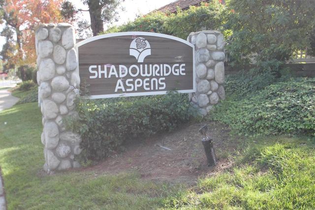 1087 Shadowridge Dr #105, Vista, CA 92081