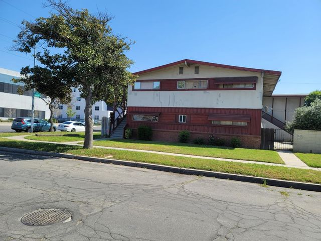 1930 E  Dakota Ave, Fresno, CA 93726