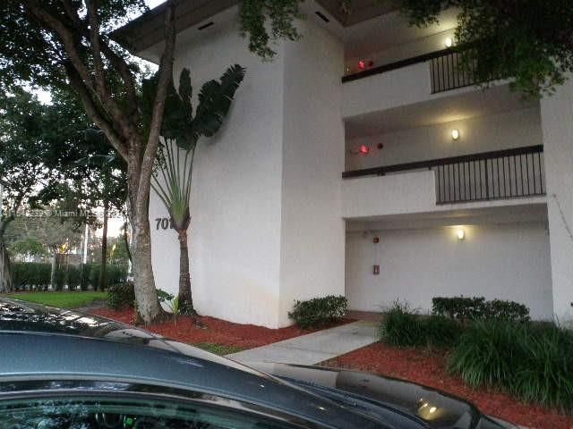 701 N  Pine Island Rd #101, Fort Lauderdale, FL 33324