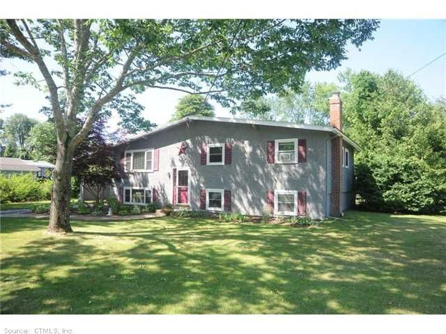 21 Carriage Hill Dr, Niantic, CT 06357