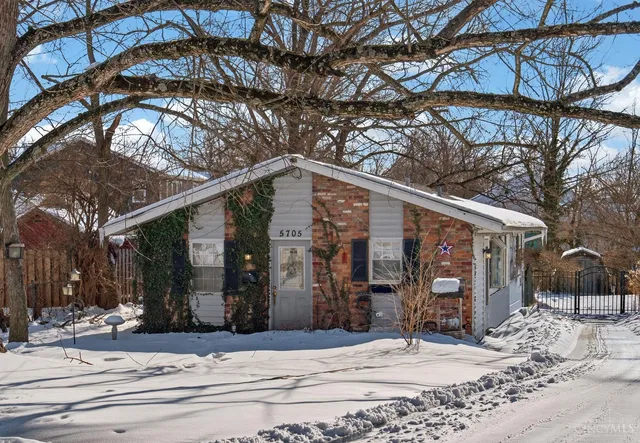 5705 Murray Ave, Cincinnati, OH 45227