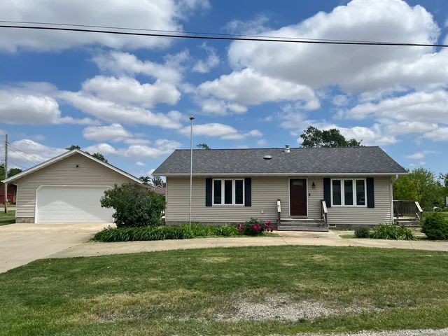 1043 W  Mill St, Kewanee, IL 61443