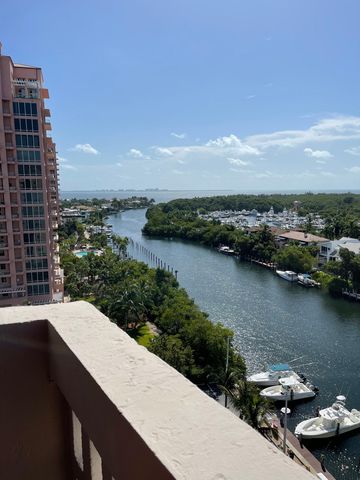 90 Edgewater Dr #924, Coral Gables, FL 33133