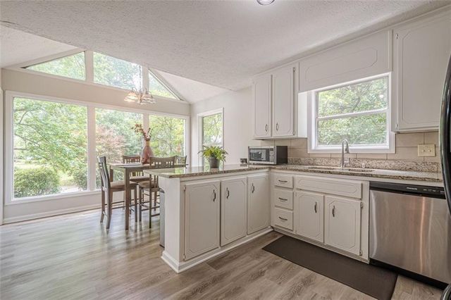 1990 Kinridge Rd, Marietta, GA 30062