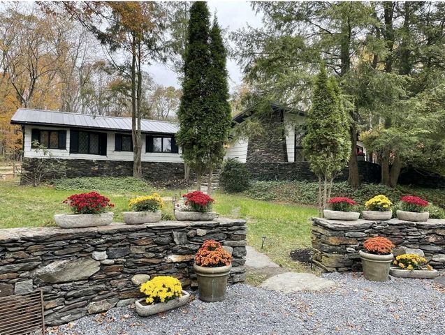 69 N  Tower Hill Rd, Millbrook, NY 12545