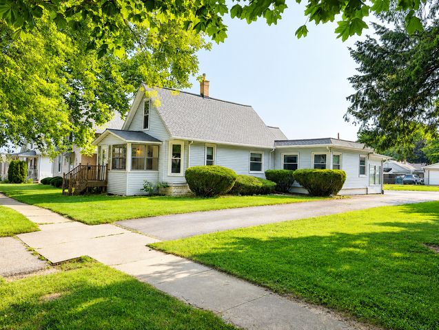218 N  Hadsall St, Genoa, IL 60135