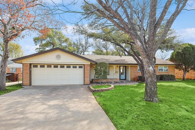 505 Yorkshire Dr, Euless, TX 76040