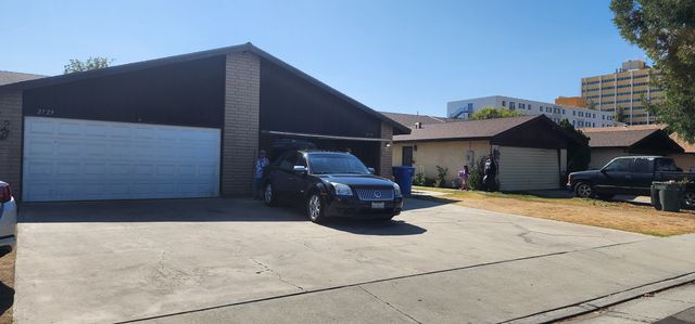 2725 Agate St #2725, Bakersfield, CA 93304
