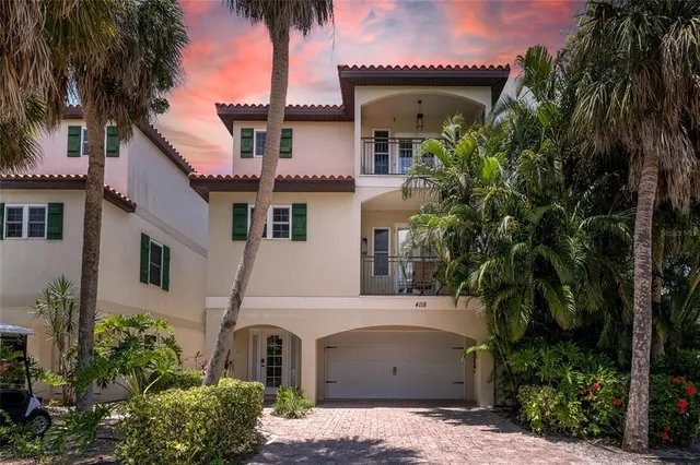 4118 5th Ave, Holmes Beach, FL 34217