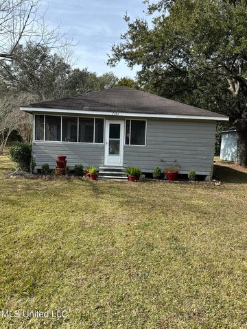 7101 Barnes Rd, Moss Point, MS 39563