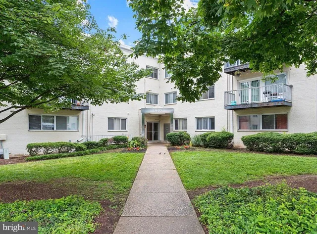 1009 Chillum Rd #205, Hyattsville, MD 20782
