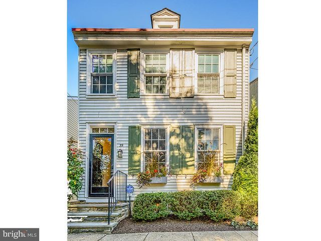 39 W  Gravers Ln, Philadelphia, PA 19118