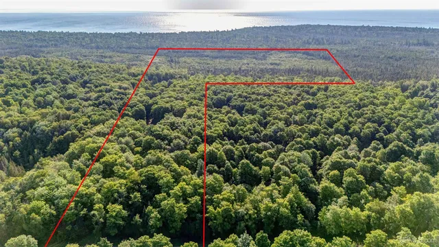 2504 S  Little Harbor Rd, Manistique, MI 49854