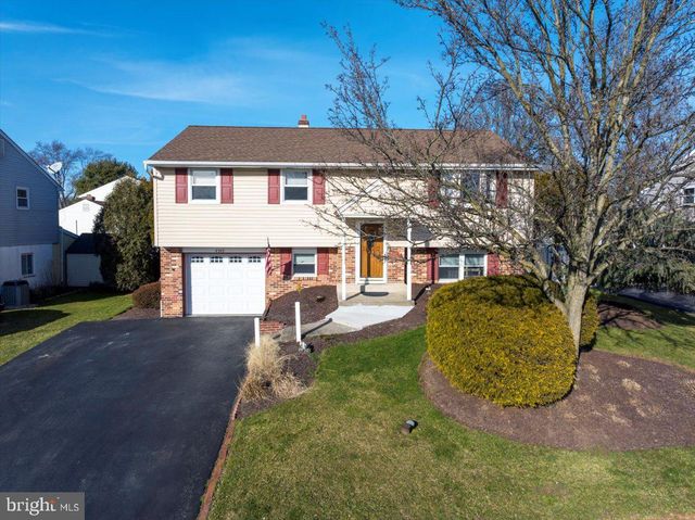 4949 Apple Dr, Reading, PA 19606