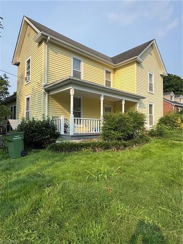 132 Orchard St, Mount Airy, NC 27030