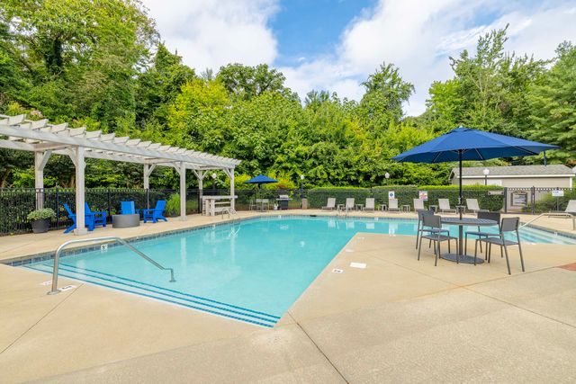 200 Crowne Club Dr #170-13, Winston Salem, NC 27104