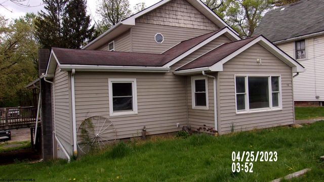 13 Simpson Ave, Moundsville, WV 26041