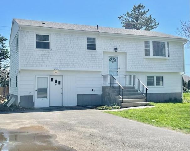 29 Reardon Dr, Middletown, RI 02842