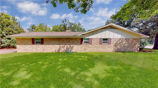 205 Redmond Dr, College Station, TX 77840