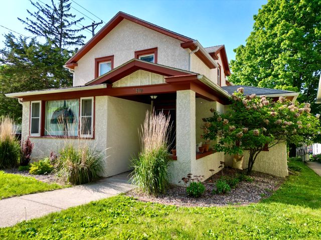 510 W  Main St, Decorah, IA 52101