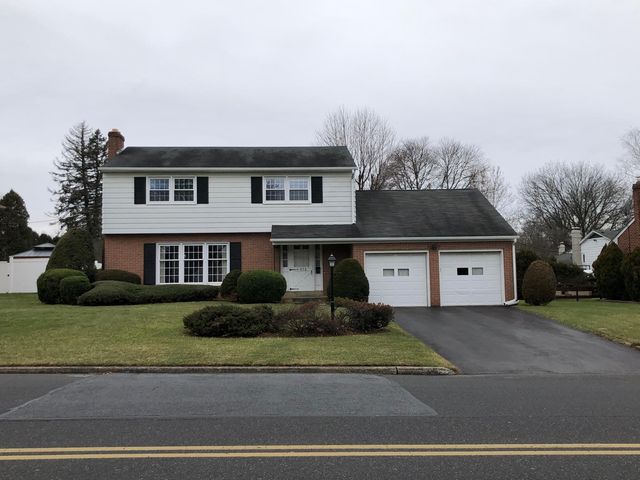976 Springhouse Rd, Allentown, PA 18104