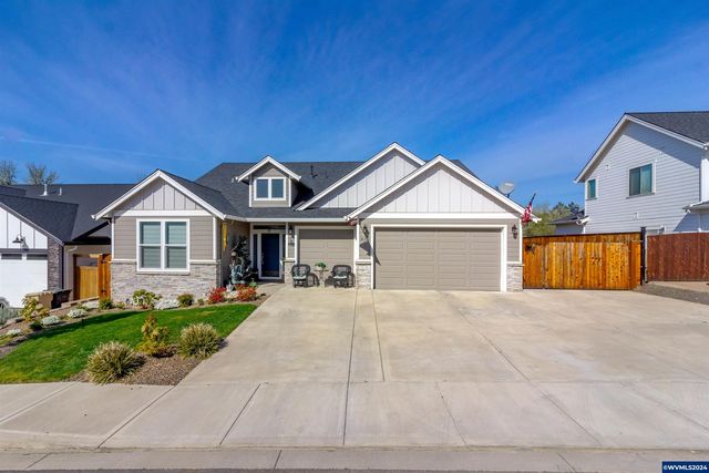 425 NW Crater Lake Dr, Dallas, OR 97338