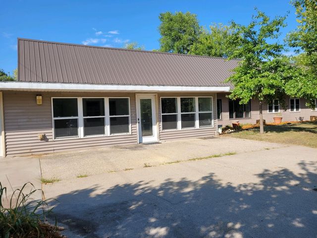 304 W  Pleasant Ave, Clitherall, MN 56524