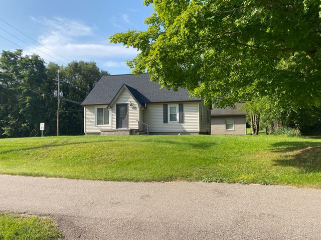 570 W  Clarkston Rd, Lake Orion, MI 48362