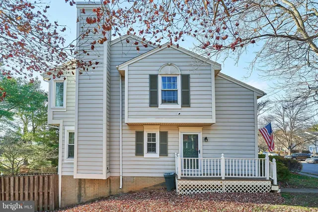6617 Medinah Ln, Alexandria, VA 22312