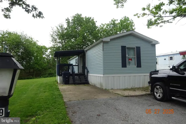 99 Meadowview Ct, Shippensburg, PA 17257