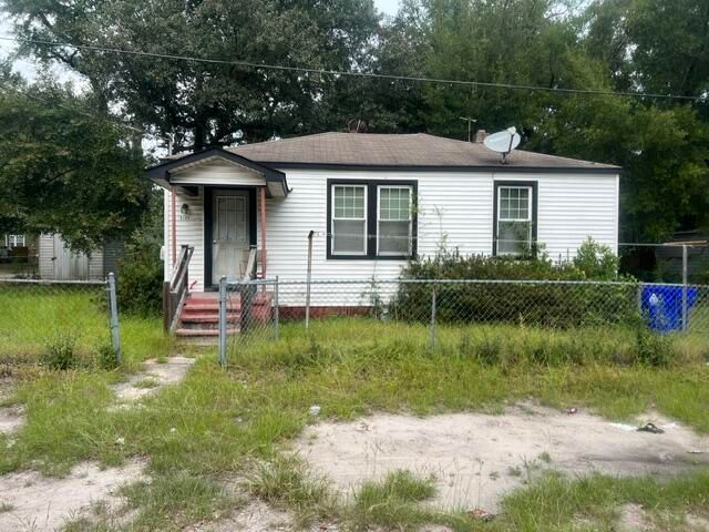 2125 Commander Rd, North Charleston, SC 29405