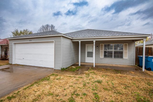 2513 SE 4th St, Bentonville, AR 72712