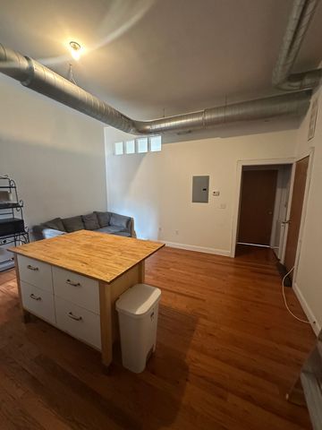 249 S  10th St #2F, Philadelphia, PA 19107