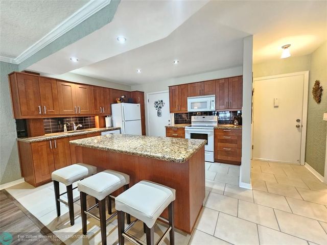 4851 NW 21st St #104, Fort Lauderdale, FL 33313