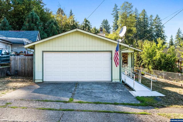 744 12th Ave, Sweet Home, OR 97386