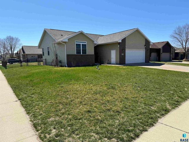 7501 W  Loganberry St, Sioux Falls, SD 57106