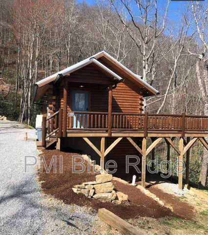 1468 Old Mill Rd, Hendersonville, NC 28792