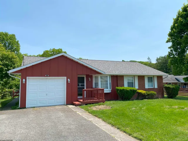 206 Evergreen Dr, Elkins, WV 26241