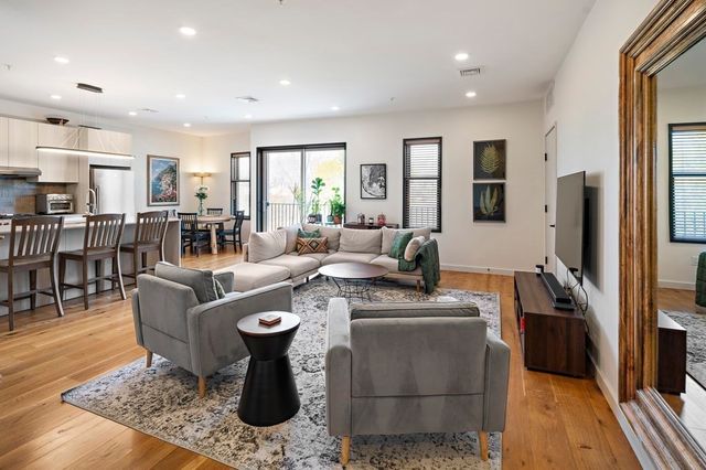 211 Condor St #8A, Boston, MA 02128