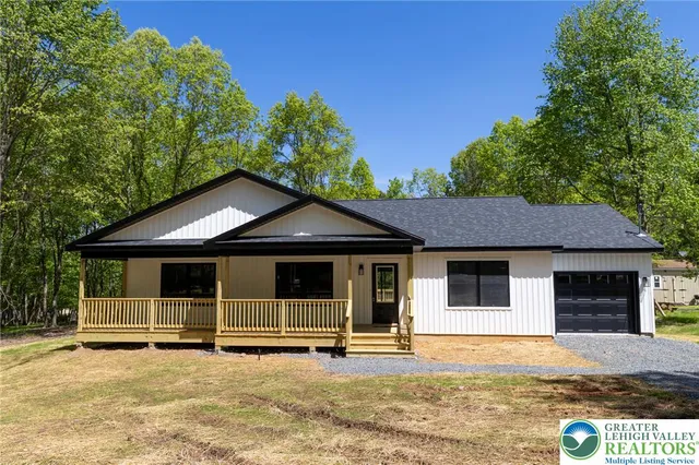 103 Burnshaw Lane Penn, Forest Township, PA 18210
