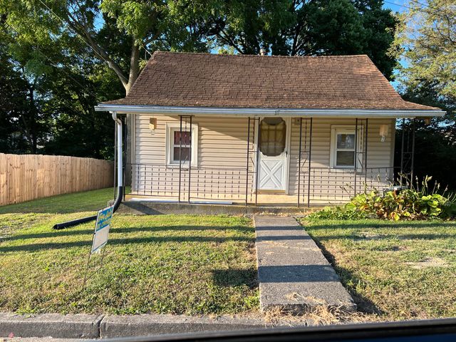 4 E  2nd St, Christiansburg, OH 45389