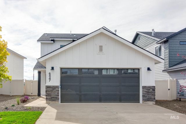 18407 N  Fire Ice Ave, Nampa, ID 83687