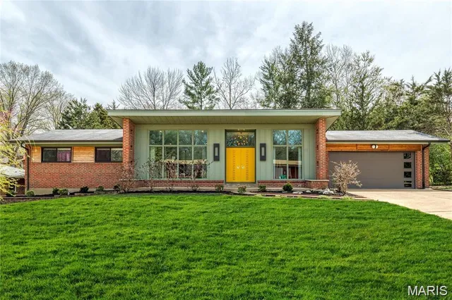 506 Medina Dr, Saint Louis, MO 63122