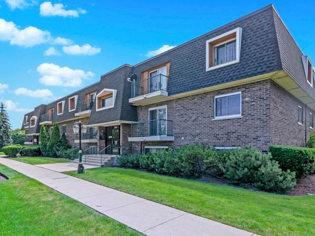 3220 Sanders Rd #1a, Northbrook, IL 60062