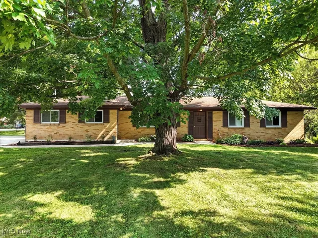 615 Ledge Rd, Macedonia, OH 44056
