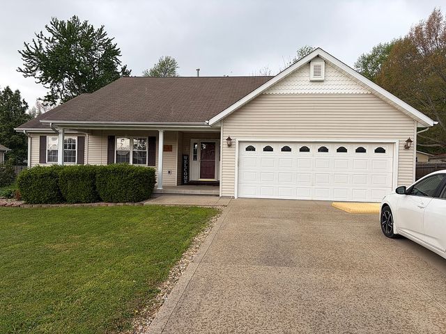 405 W  Beacon Ct, Mount Vernon, IL 62864