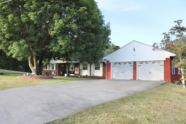 5452 Alum Spring Rd, Pulaski, VA 24301